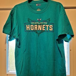 Mens Charlotte Hornets t-shirt. Size L. NBA brand.